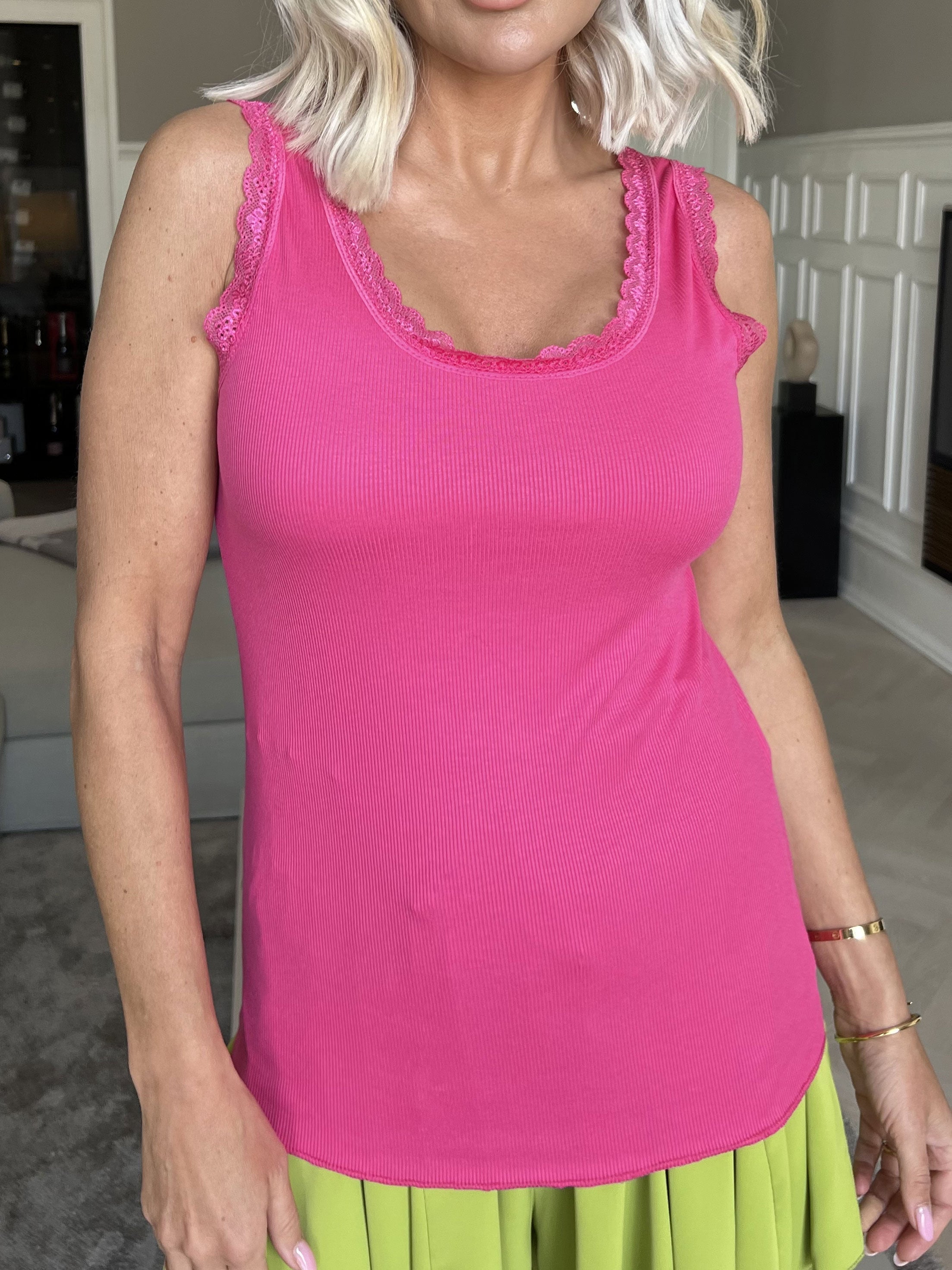 Ibina - Söt topp med resår och spetskant